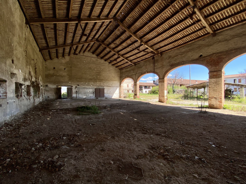 In posizione tranquilla e immersa nel verde della campagna vicentina, a pochi minuti dal centro d...
