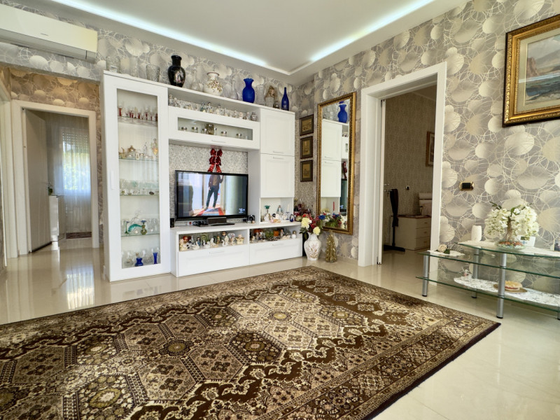 CASA ACCOGLIENTE CON GIARDINO PRIVATO – PRONTA DA VIVERE

In contesto residenziale tranquillo e r...