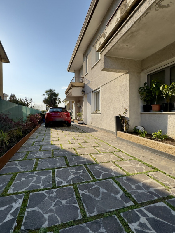 CASA ACCOGLIENTE CON GIARDINO PRIVATO – PRONTA DA VIVERE

In contesto residenziale tranquillo e r...