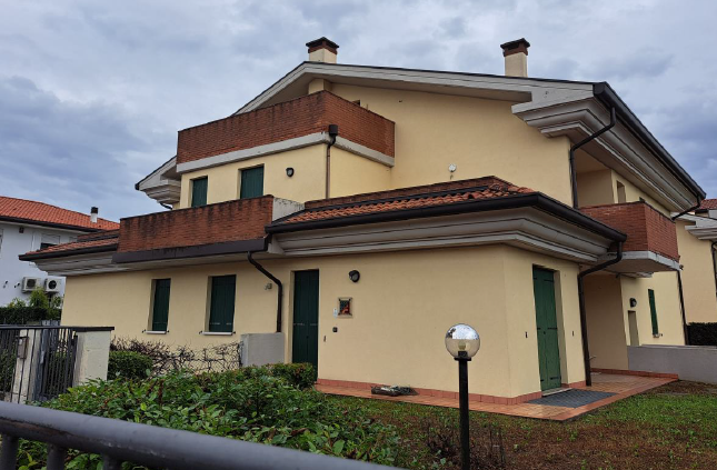 RIF. A.A.233-231

Vendesi all'asta - appartamento al 1° piano con garage in data 07 maggio 2026

...