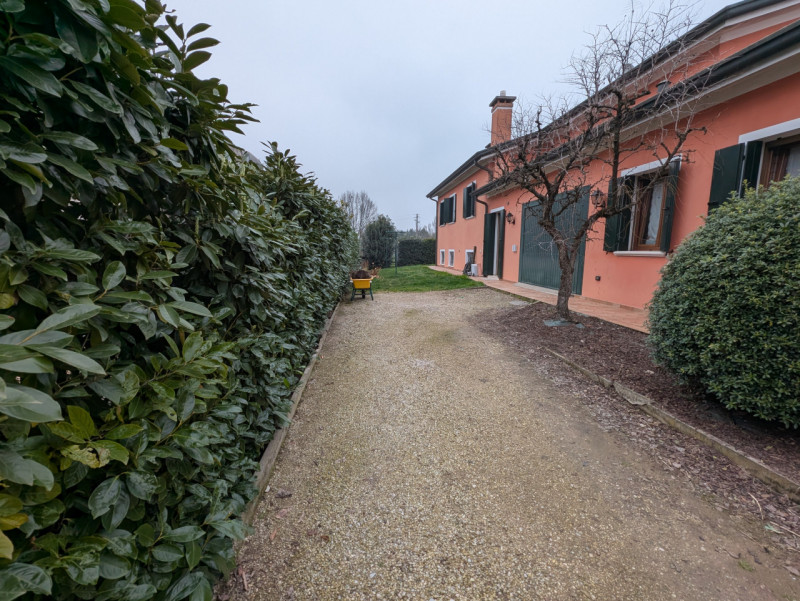 NOSTRA ESCLUSIVA: appena arrivata sul mercato, questa splendida e ampia casa singola situata nell...