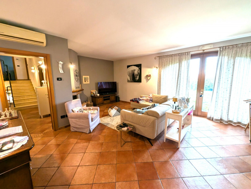 NOSTRA ESCLUSIVA: appena arrivata sul mercato, questa splendida e ampia casa singola situata nell...