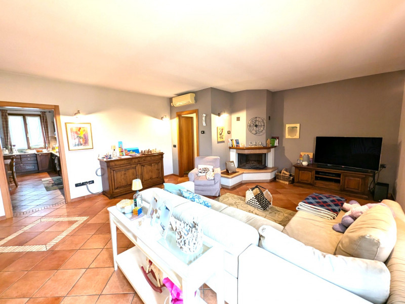 NOSTRA ESCLUSIVA: appena arrivata sul mercato, questa splendida e ampia casa singola situata nell...