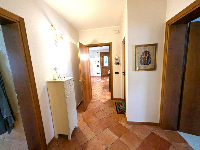 NOSTRA ESCLUSIVA: appena arrivata sul mercato, questa splendida e ampia casa singola situata nell...