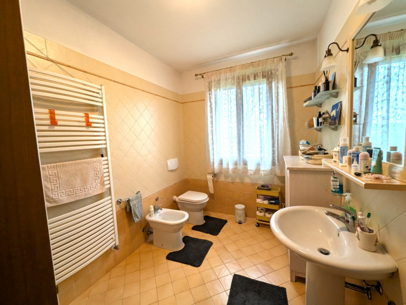 NOSTRA ESCLUSIVA: appena arrivata sul mercato, questa splendida e ampia casa singola situata nell...