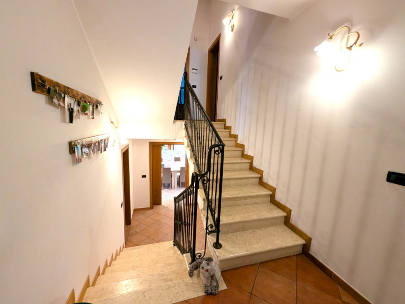 NOSTRA ESCLUSIVA: appena arrivata sul mercato, questa splendida e ampia casa singola situata nell...