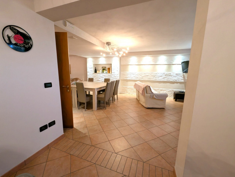 NOSTRA ESCLUSIVA: appena arrivata sul mercato, questa splendida e ampia casa singola situata nell...