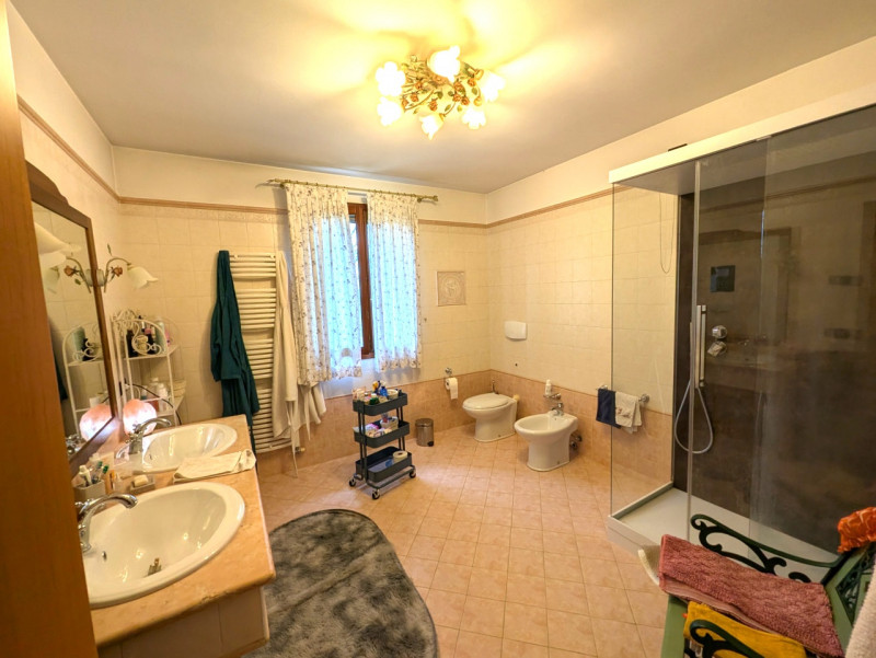 NOSTRA ESCLUSIVA: appena arrivata sul mercato, questa splendida e ampia casa singola situata nell...