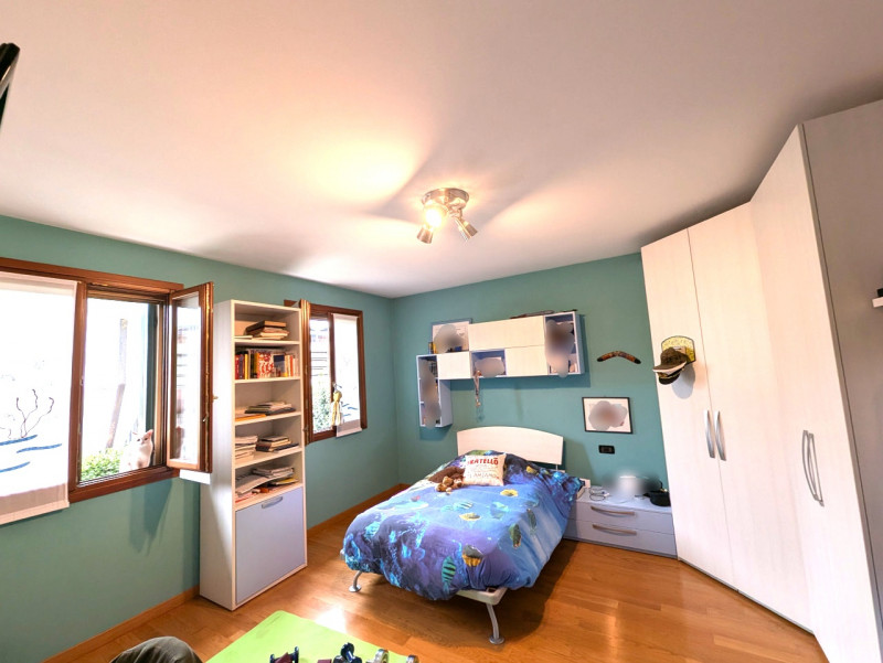 NOSTRA ESCLUSIVA: appena arrivata sul mercato, questa splendida e ampia casa singola situata nell...