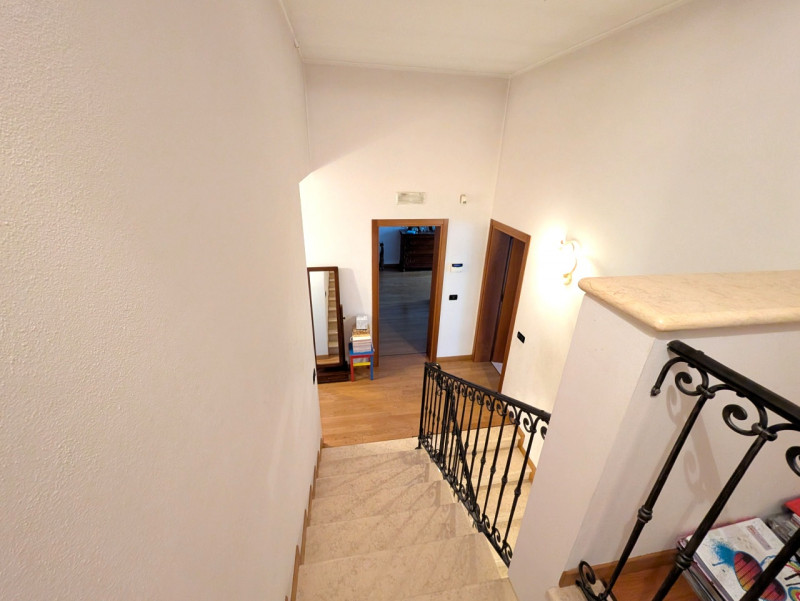 NOSTRA ESCLUSIVA: appena arrivata sul mercato, questa splendida e ampia casa singola situata nell...