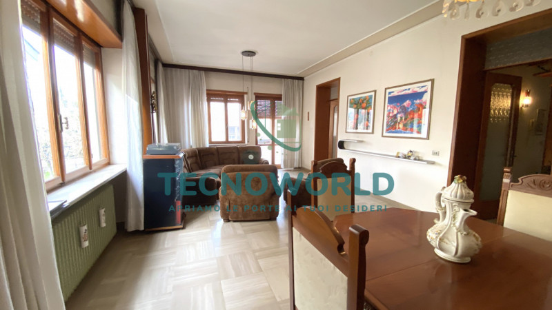 Marano Centro. Abitazione indipendente, affianca su di un lato, ubicata nel centro di Marano Vice...