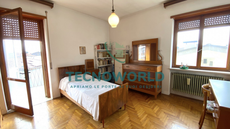 Marano Centro. Abitazione indipendente, affianca su di un lato, ubicata nel centro di Marano Vice...