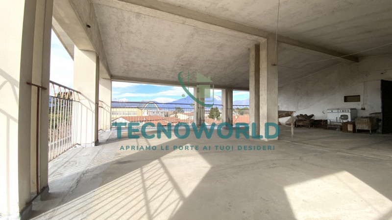 Marano Centro. Abitazione indipendente, affianca su di un lato, ubicata nel centro di Marano Vice...