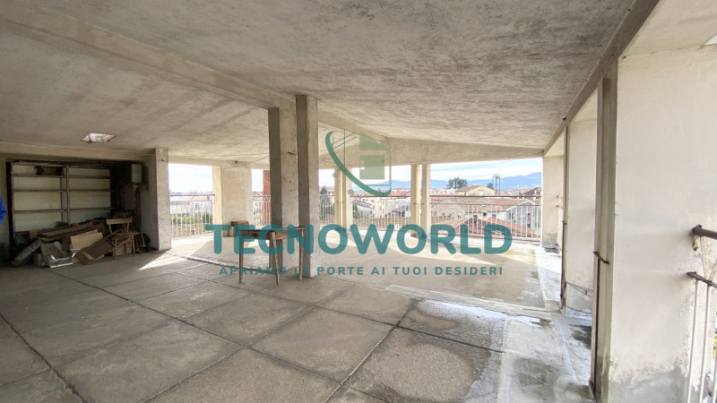 Marano Centro. Abitazione indipendente, affianca su di un lato, ubicata nel centro di Marano Vice...