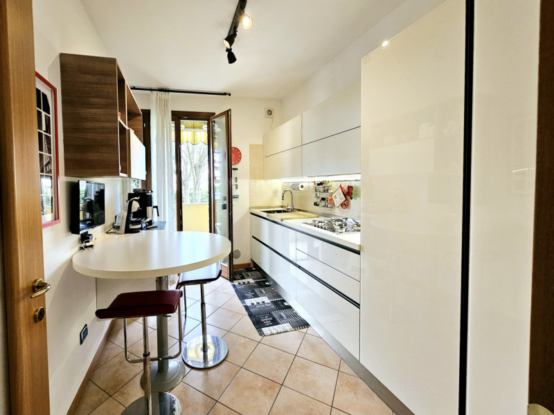 Proponiamo in vendita, nella tranquilla località Deserto di Sant’Elena, un elegante appartamento ...