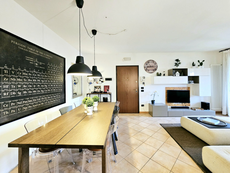 Proponiamo in vendita, nella tranquilla località Deserto di Sant’Elena, un elegante appartamento ...