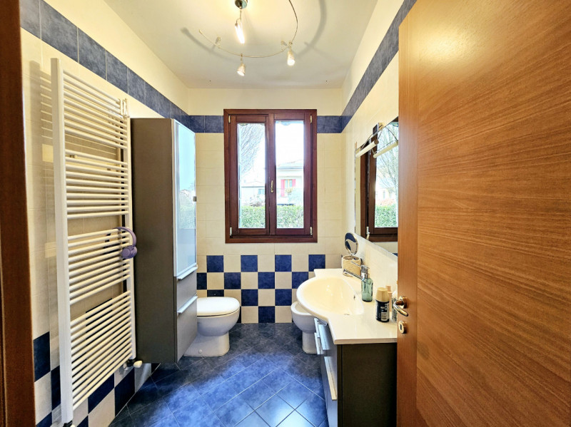 Proponiamo in vendita, nella tranquilla località Deserto di Sant’Elena, un elegante appartamento ...