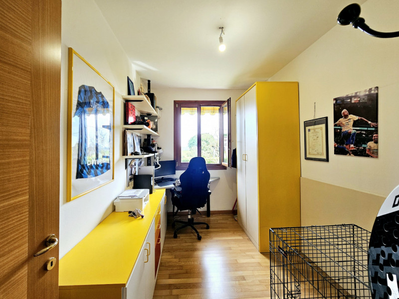 Proponiamo in vendita, nella tranquilla località Deserto di Sant’Elena, un elegante appartamento ...