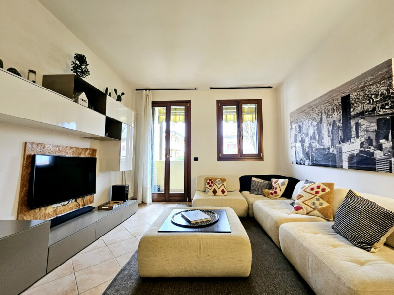 Proponiamo in vendita, nella tranquilla località Deserto di Sant’Elena, un elegante appartamento ...