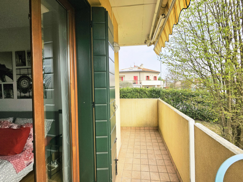 Proponiamo in vendita, nella tranquilla località Deserto di Sant’Elena, un elegante appartamento ...