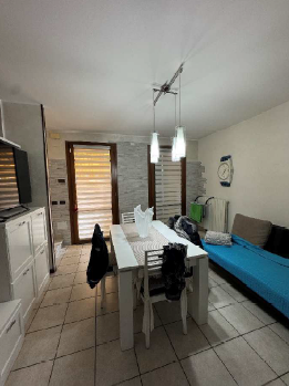 RIF. A.A.429-24

Vendesi all'asta - casa a schiera centrale su due livelli con garage in data 08 ...