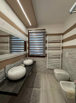 RIF. A.A.429-24

Vendesi all'asta - casa a schiera centrale su due livelli con garage in data 08 ...