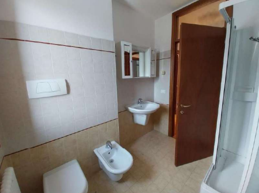 RIF. A.A.76-24

Vendesi all'asta - appartamento al 2° piano con garage in data 08 maggio 2026

De...