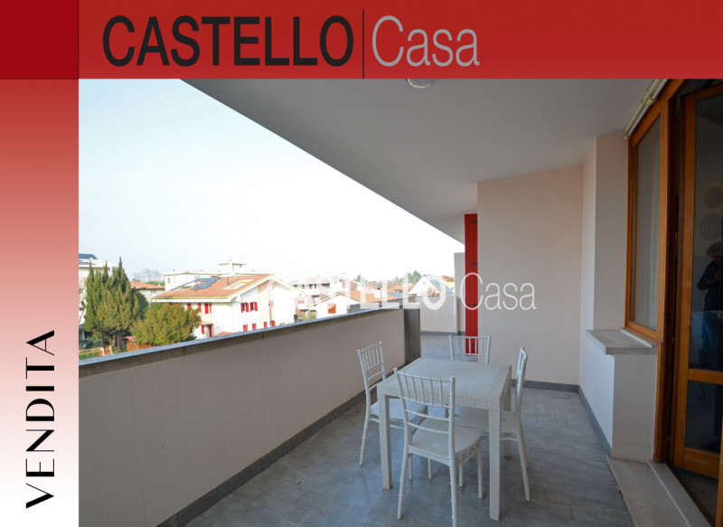 Nel centro di Castelfranco, proponiamo in vendita un elegante appartamento trilocale di 83 mq sit...