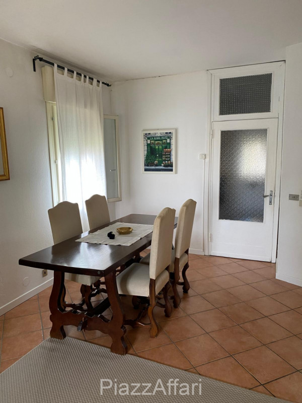 A Pegolotte, nel cuore del paese, in zona residenziale lontana dal traffico e dai rumori proponia...