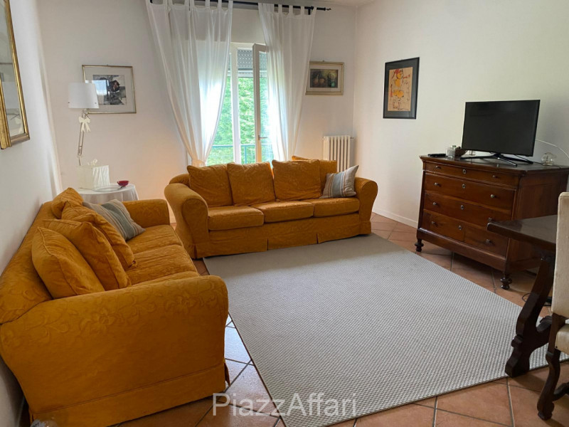 A Pegolotte, nel cuore del paese, in zona residenziale lontana dal traffico e dai rumori proponia...