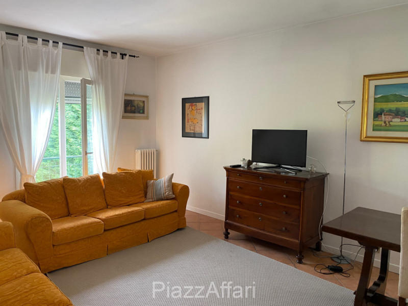 A Pegolotte, nel cuore del paese, in zona residenziale lontana dal traffico e dai rumori proponia...