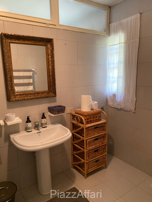 A Pegolotte, nel cuore del paese, in zona residenziale lontana dal traffico e dai rumori proponia...