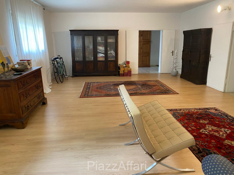 A Pegolotte, nel cuore del paese, in zona residenziale lontana dal traffico e dai rumori proponia...