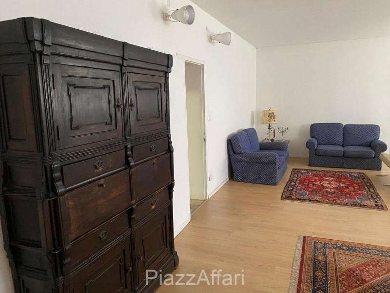 A Pegolotte, nel cuore del paese, in zona residenziale lontana dal traffico e dai rumori proponia...