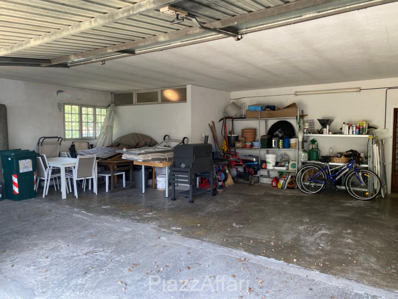 A Pegolotte, nel cuore del paese, in zona residenziale lontana dal traffico e dai rumori proponia...