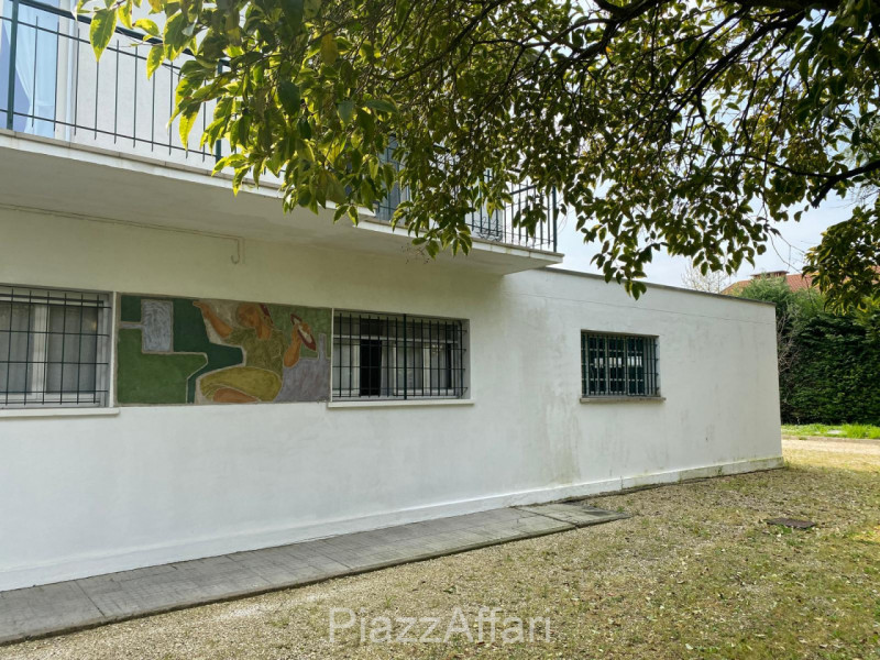 A Pegolotte, nel cuore del paese, in zona residenziale lontana dal traffico e dai rumori proponia...