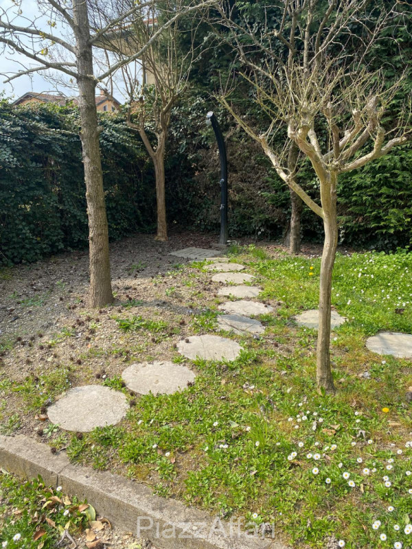 A Pegolotte, nel cuore del paese, in zona residenziale lontana dal traffico e dai rumori proponia...