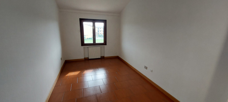 In posizione strategica tra Padova e Cittadella, nel comune di Curtarolo, proponiamo in affitto u...