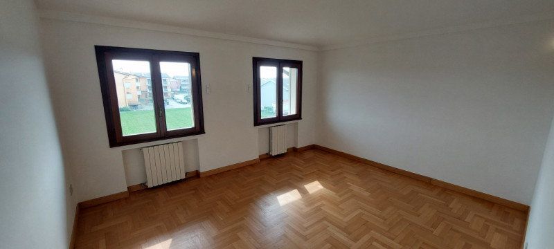 In posizione strategica tra Padova e Cittadella, nel comune di Curtarolo, proponiamo in affitto u...