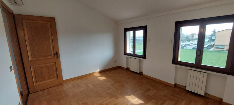 In posizione strategica tra Padova e Cittadella, nel comune di Curtarolo, proponiamo in affitto u...