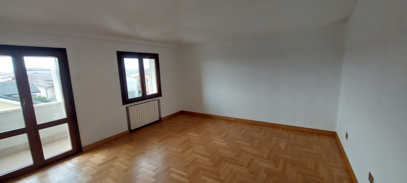 In posizione strategica tra Padova e Cittadella, nel comune di Curtarolo, proponiamo in affitto u...