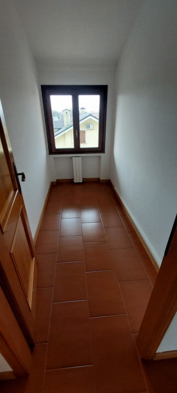 In posizione strategica tra Padova e Cittadella, nel comune di Curtarolo, proponiamo in affitto u...