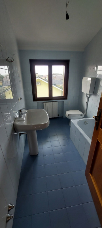 In posizione strategica tra Padova e Cittadella, nel comune di Curtarolo, proponiamo in affitto u...