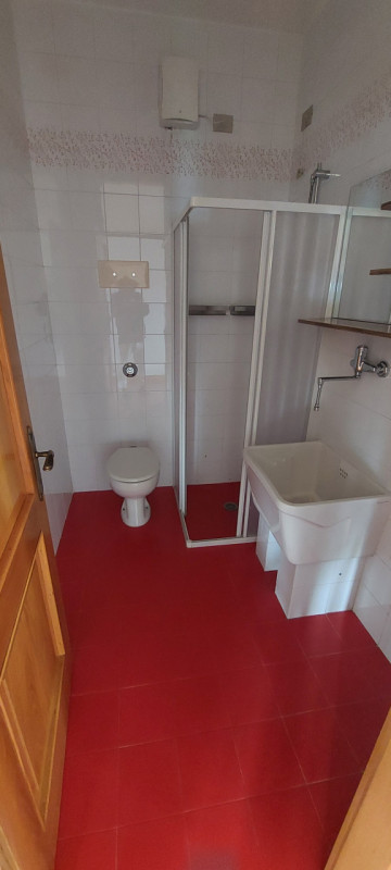 In posizione strategica tra Padova e Cittadella, nel comune di Curtarolo, proponiamo in affitto u...