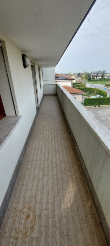 In posizione strategica tra Padova e Cittadella, nel comune di Curtarolo, proponiamo in affitto u...