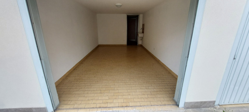 In posizione strategica tra Padova e Cittadella, nel comune di Curtarolo, proponiamo in affitto u...