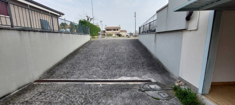 In posizione strategica tra Padova e Cittadella, nel comune di Curtarolo, proponiamo in affitto u...