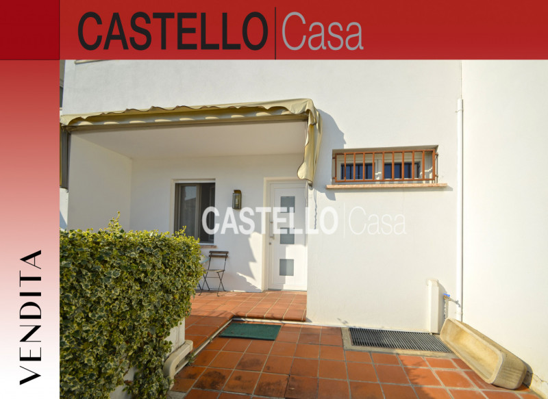 Castelfranco Veneto, proponiamo in vendita una signorile casa a schiera centrale all'interno di u...