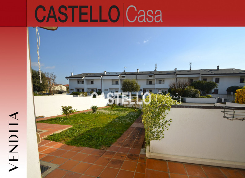 Castelfranco Veneto, proponiamo in vendita una signorile casa a schiera centrale all'interno di u...