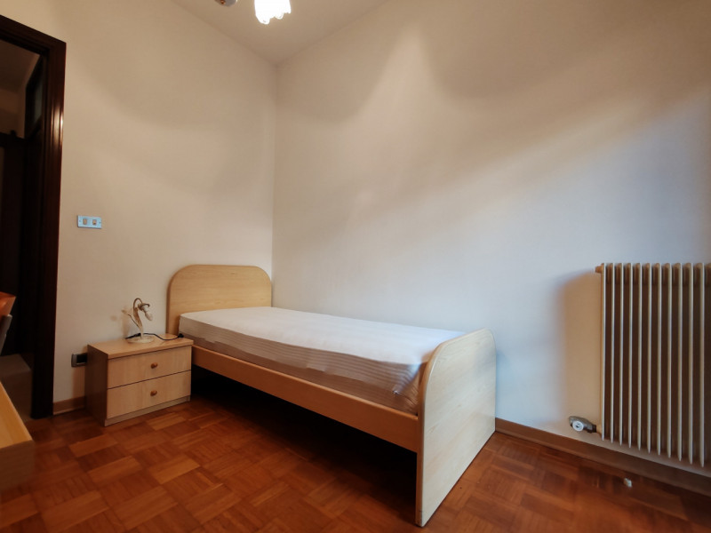 In pieno centro a Rubano, in una posizione comoda a tutti i servizi, proponiamo in locazione una ...